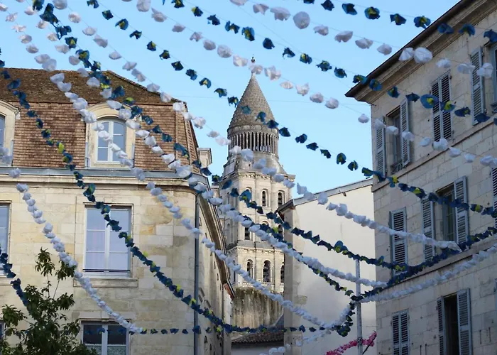 Perigueux S\'Habille En Noir Et Blanc