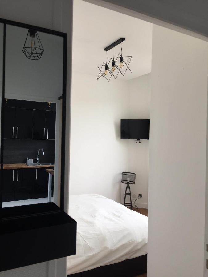 S'habille En Noir Et Blanc Apartment
