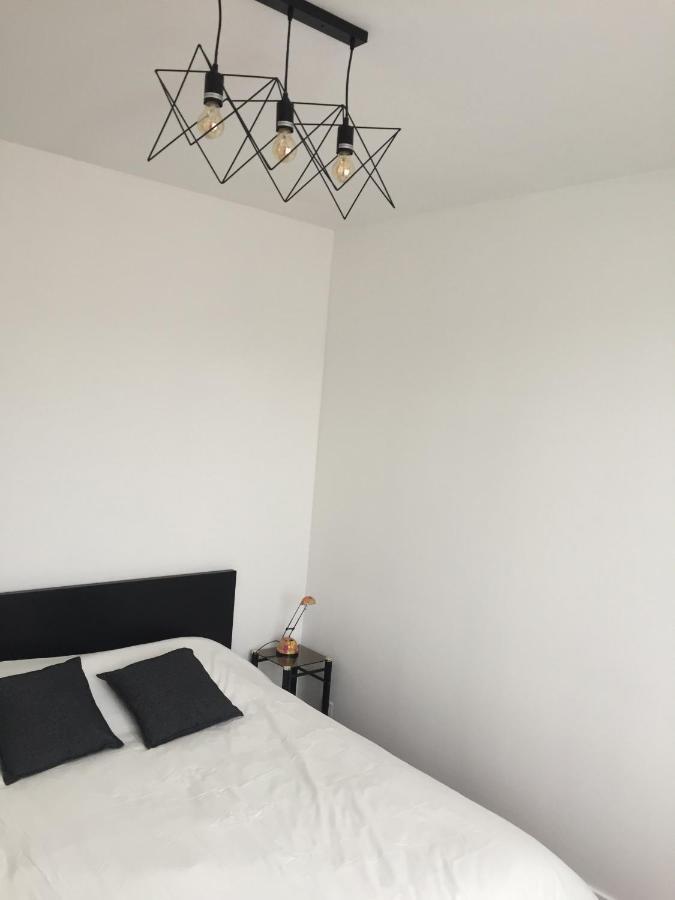S'habille En Noir Et Blanc Apartment
